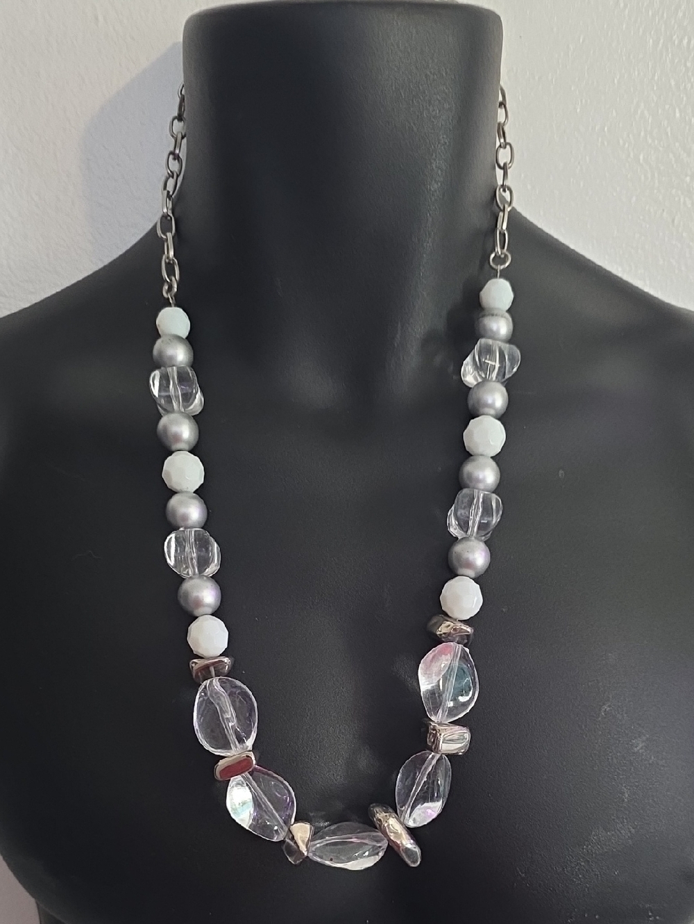 .Elegant Gray and Clear Beaded Women's Necklace